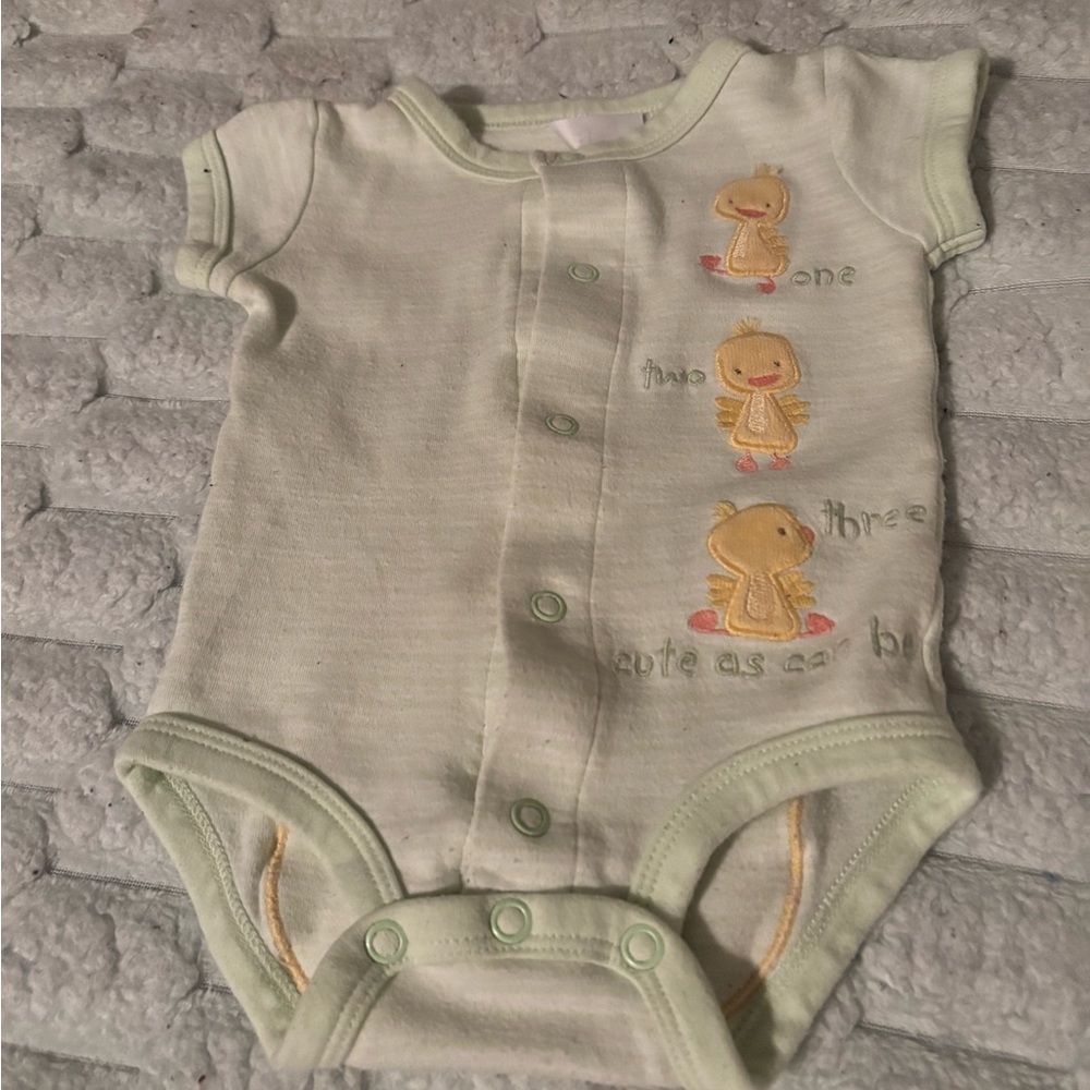 Carter's Light Green Short-Sleeve Baby Bodysuit with Yellow Duck Embroidery 073